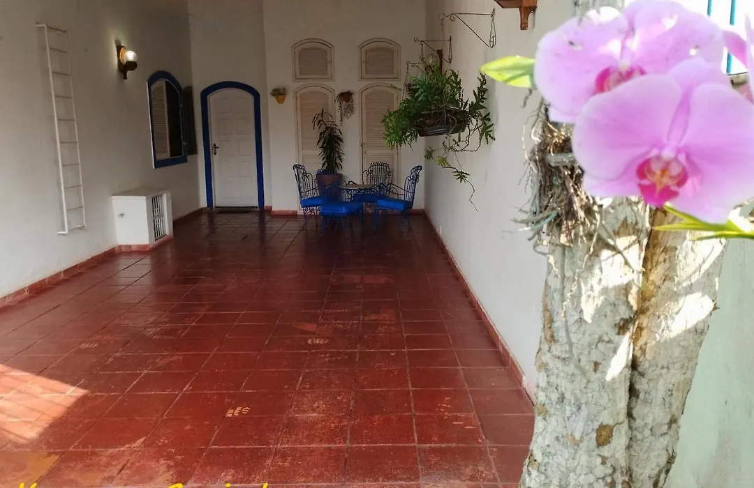 Cabo Frio, casa estilo colonial, ampla e confortável.-1