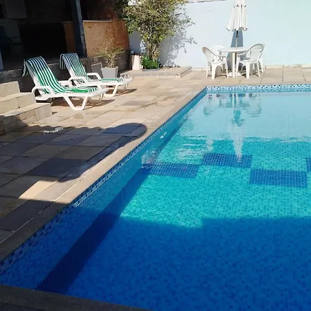 Cabo Frio, casa estilo colonial, ampla e confortável.-3